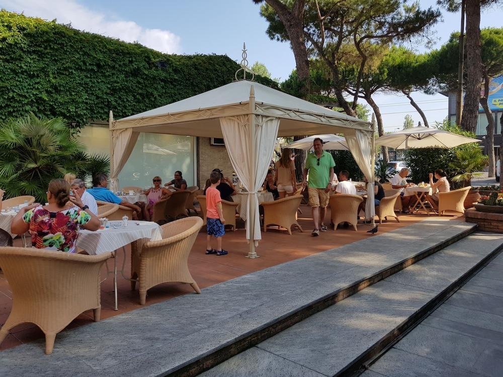Villa Adriatica Ambienthotels Rimini Exteriör bild