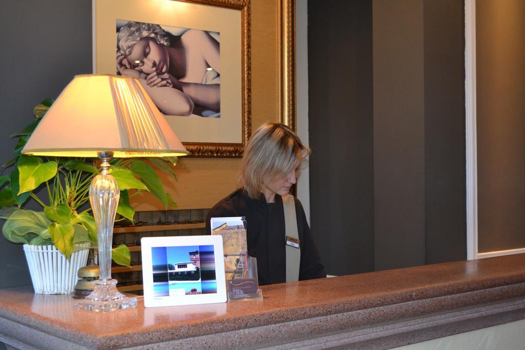 Villa Adriatica Ambienthotels Rimini Exteriör bild