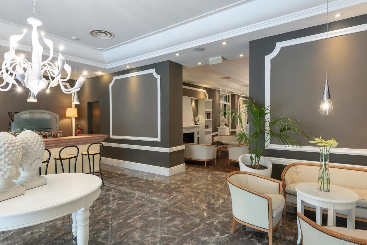 Villa Adriatica Ambienthotels Rimini Exteriör bild